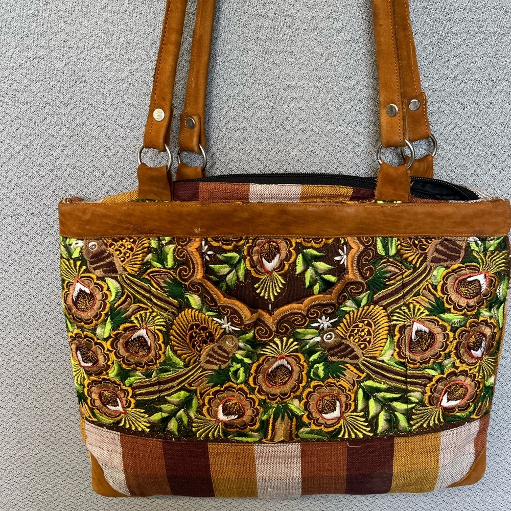 Handcrafted Guatemalan shoulder bag gorgeous detail unique and practical euc